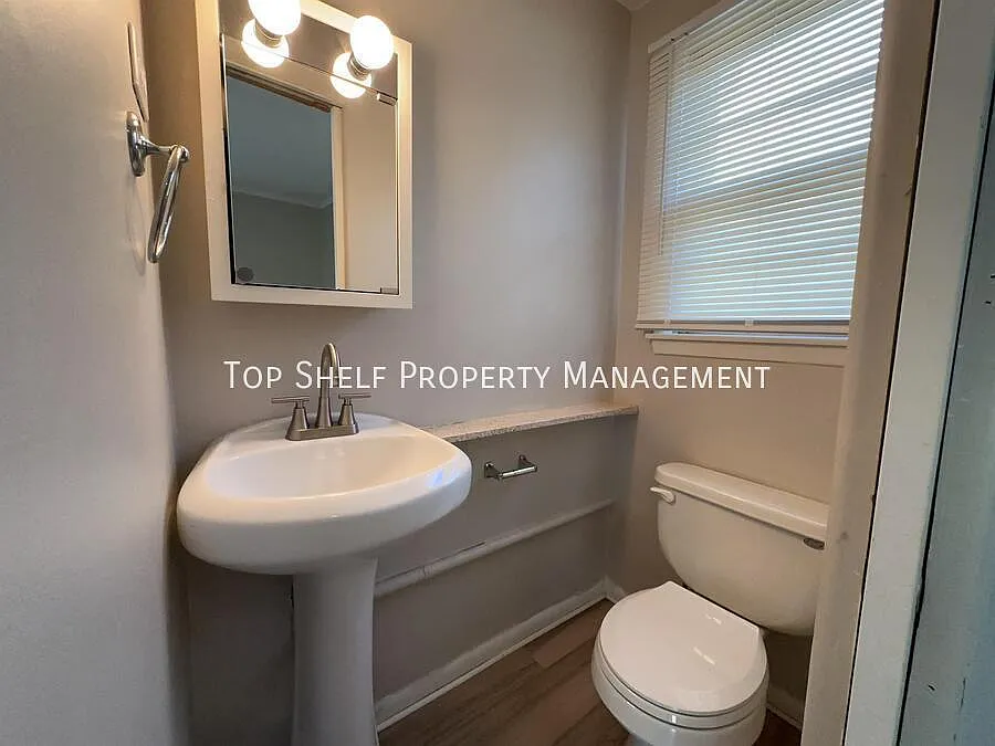 3 bed, 1.5 bath, 1259 sqft, $1,495 — Photo 4
