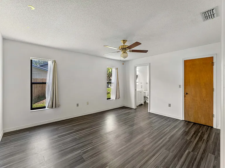 8429 Cypress Lake Cir — Photo 10