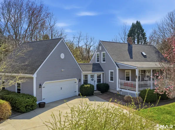 8 Windward Lane, Ledyard, CT 06339