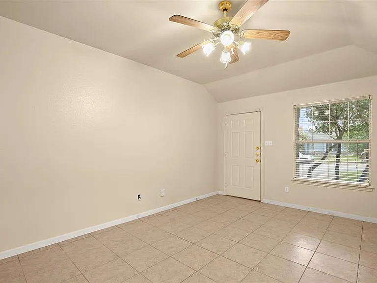 1225 Orchard Park Cir — Photo 6