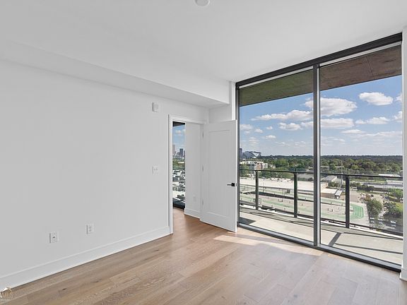 5th image of 788 W Marietta St #604