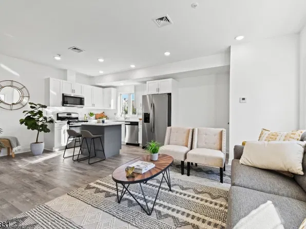 85 4th Ave APT 2A, Newark, NJ 07104