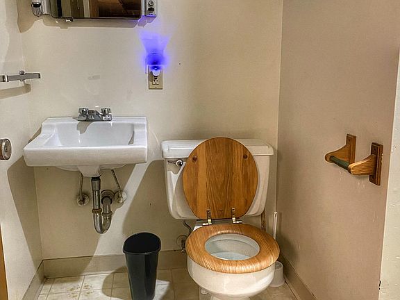 5th image of 9695 Meadow Dr #2