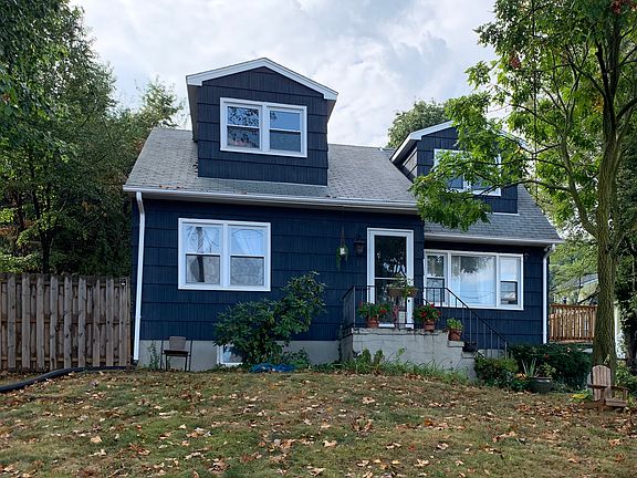 4th image of 1 Ferris Ln