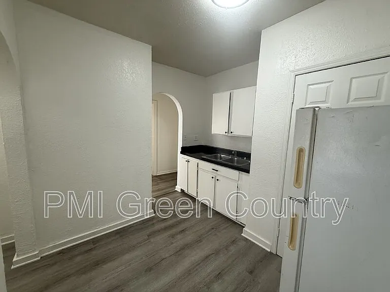 2430 E Pine St — Photo 7