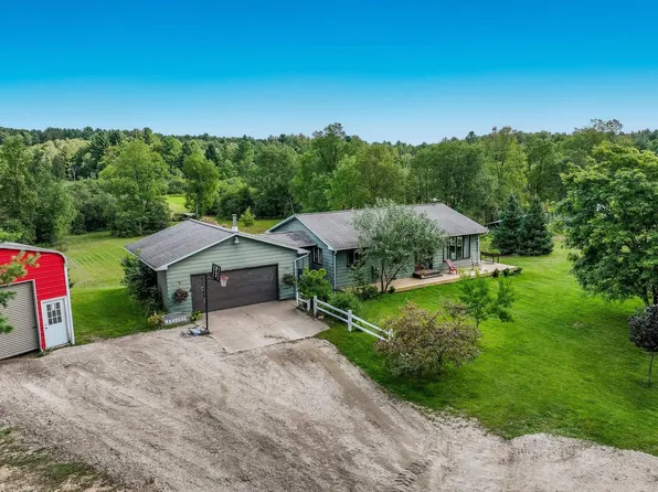 15760 220th Ave, Leroy, MI 49655