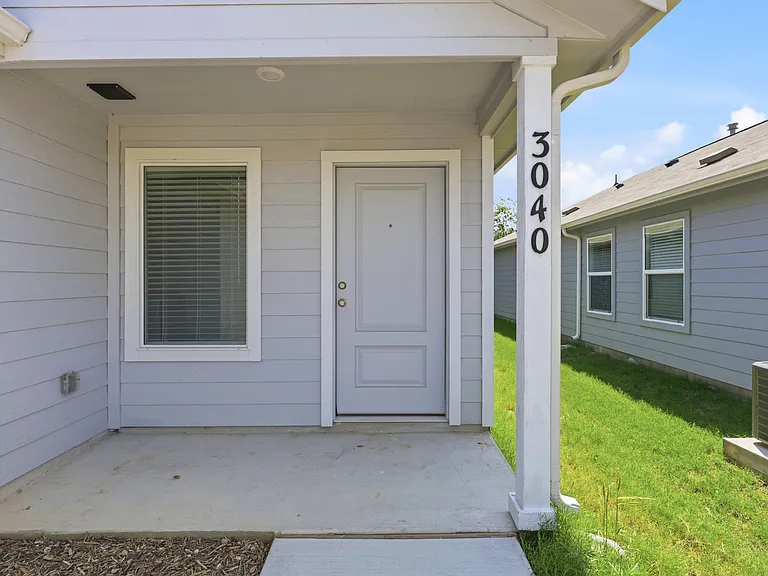 3040 Campeiro Ave — Photo 2