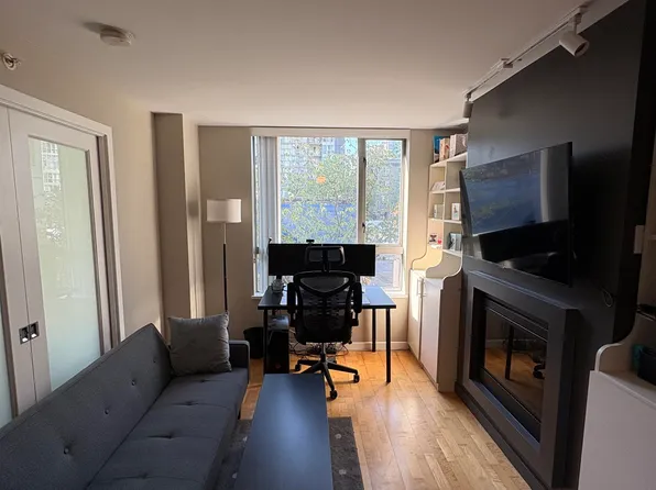 1225 Richards St #301, Vancouver, BC V6B 1E6