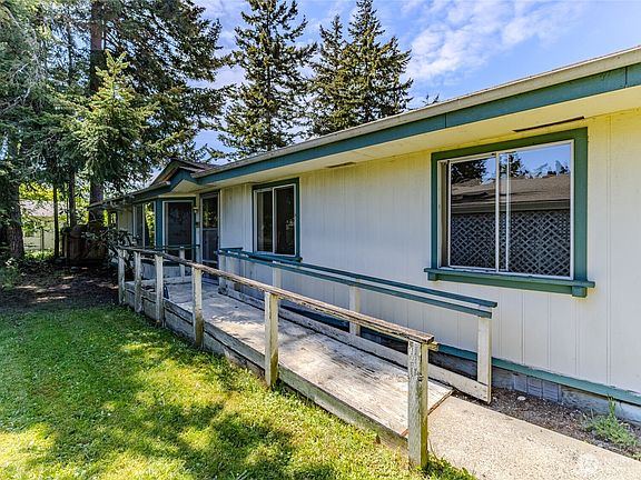 3rd image of 2119 Victoria Avenue