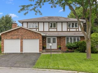 42 Pickwick Dr, Ottawa, ON K2J3E7