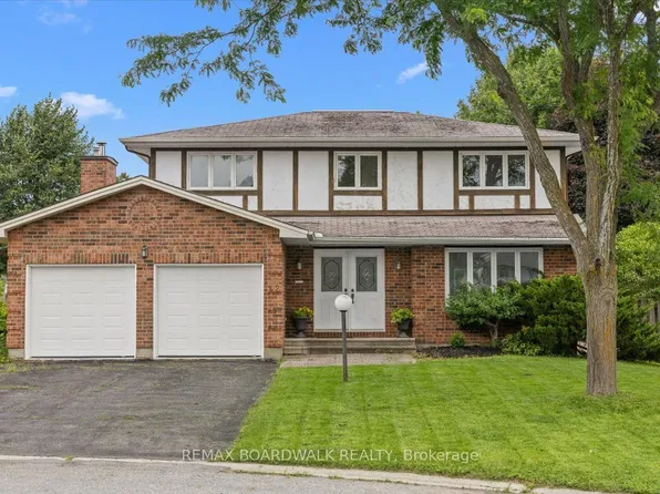 42 Pickwick Dr, Ottawa, ON K2J 3E7