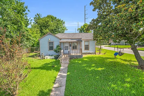 7304 Kinney St Photo 1