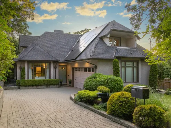 586 Island Rd, Oak Bay, BC V8S 2T6