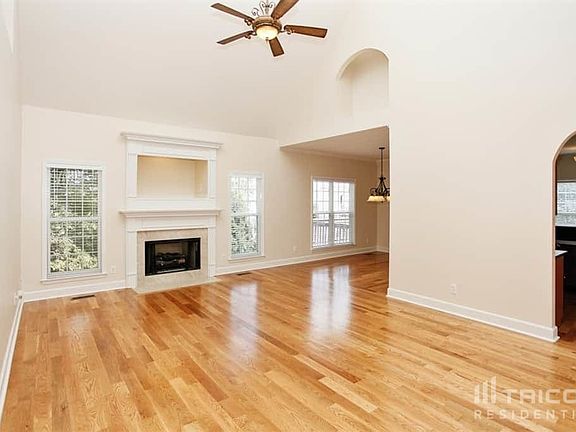 4th image of 2606 Underhill Ct