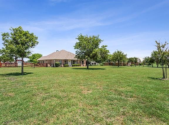 2nd image of 3715 Lakeway Dr