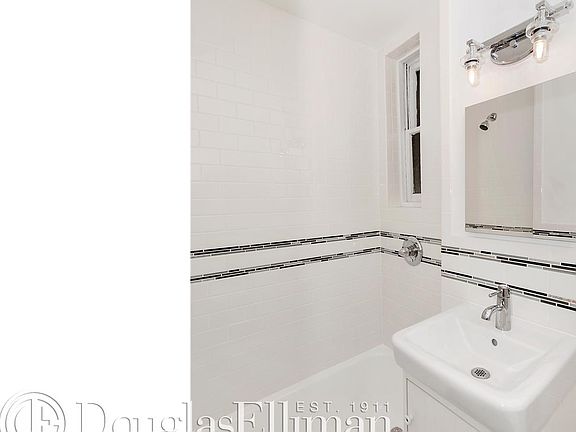 3rd image of 431 W 54th St APT 3B