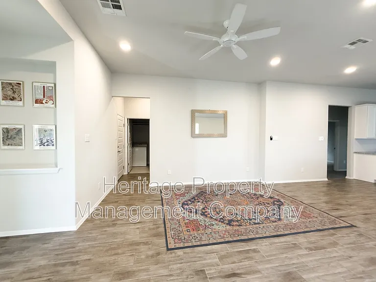 139 Lyndon Dr — Photo 4
