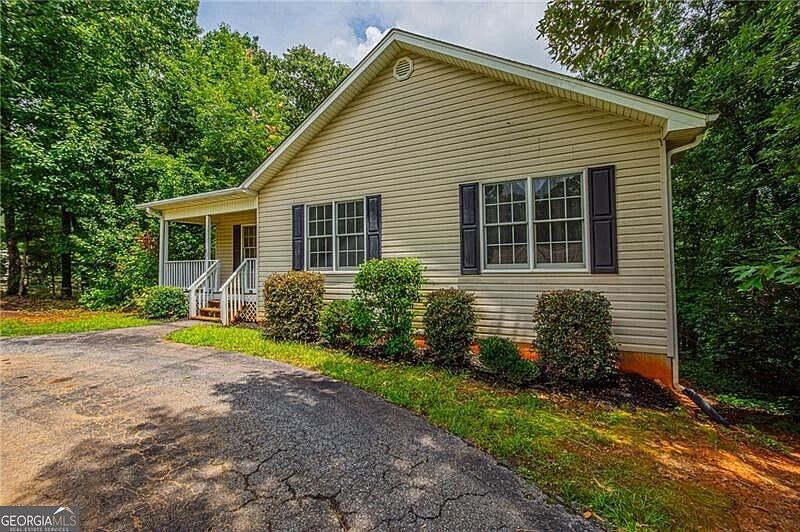 1st image of 63 Wild Ridge Ln