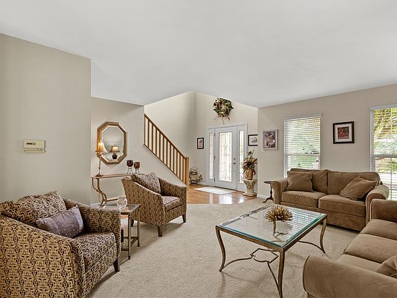 3rd image of 8028 Saddlewood Dr