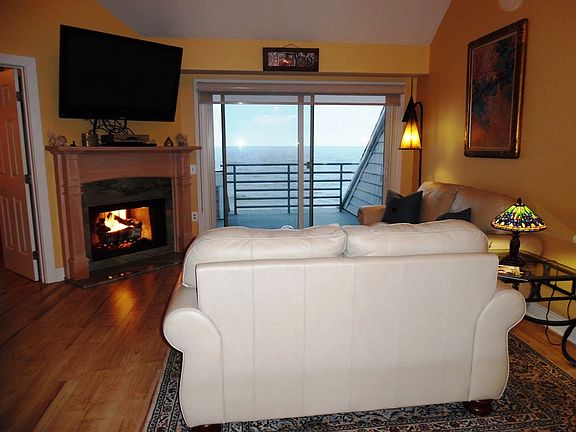 4th image of 10 Peninsula Dr