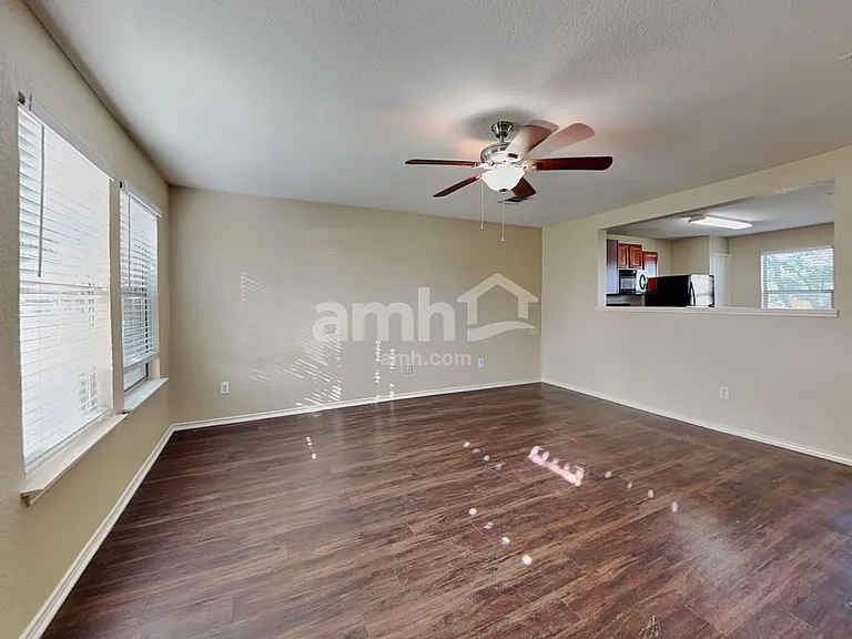 115 Karrie Dr — Photo 6
