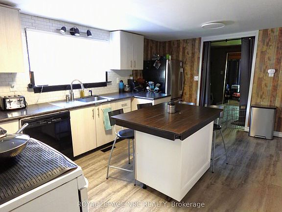 3rd image of 29 Wellington St