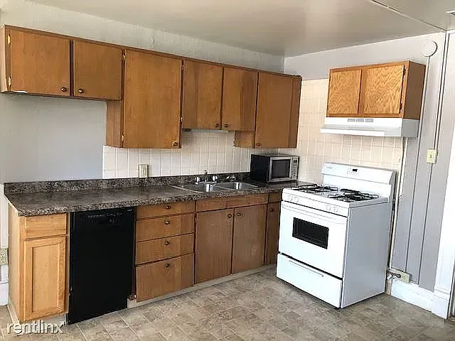 1 bed, 350 sqft, $955 — Photo 2