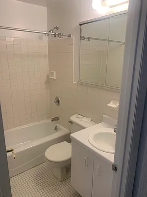 Rented by 18 REALTY | media 26