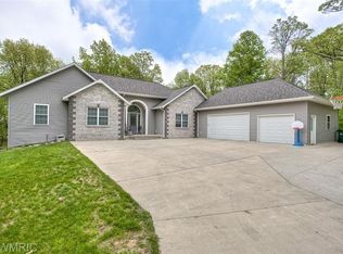 887 E The Ln, Grant, MI 49327