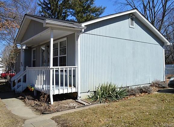 3rd image of 3101 Arbutus St