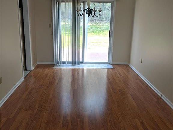 4th image of 8 Bunker Hill Ct