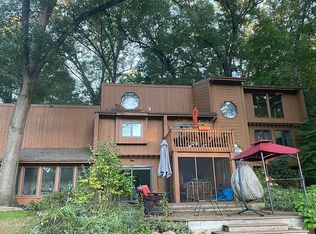 9951 Springwood Dr, Kalamazoo, MI 49009