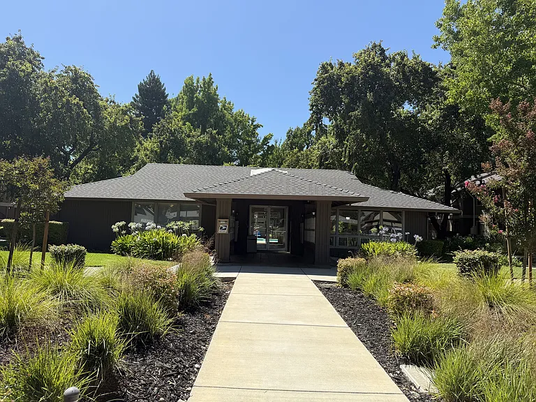 Shasta Terrace — Photo 29