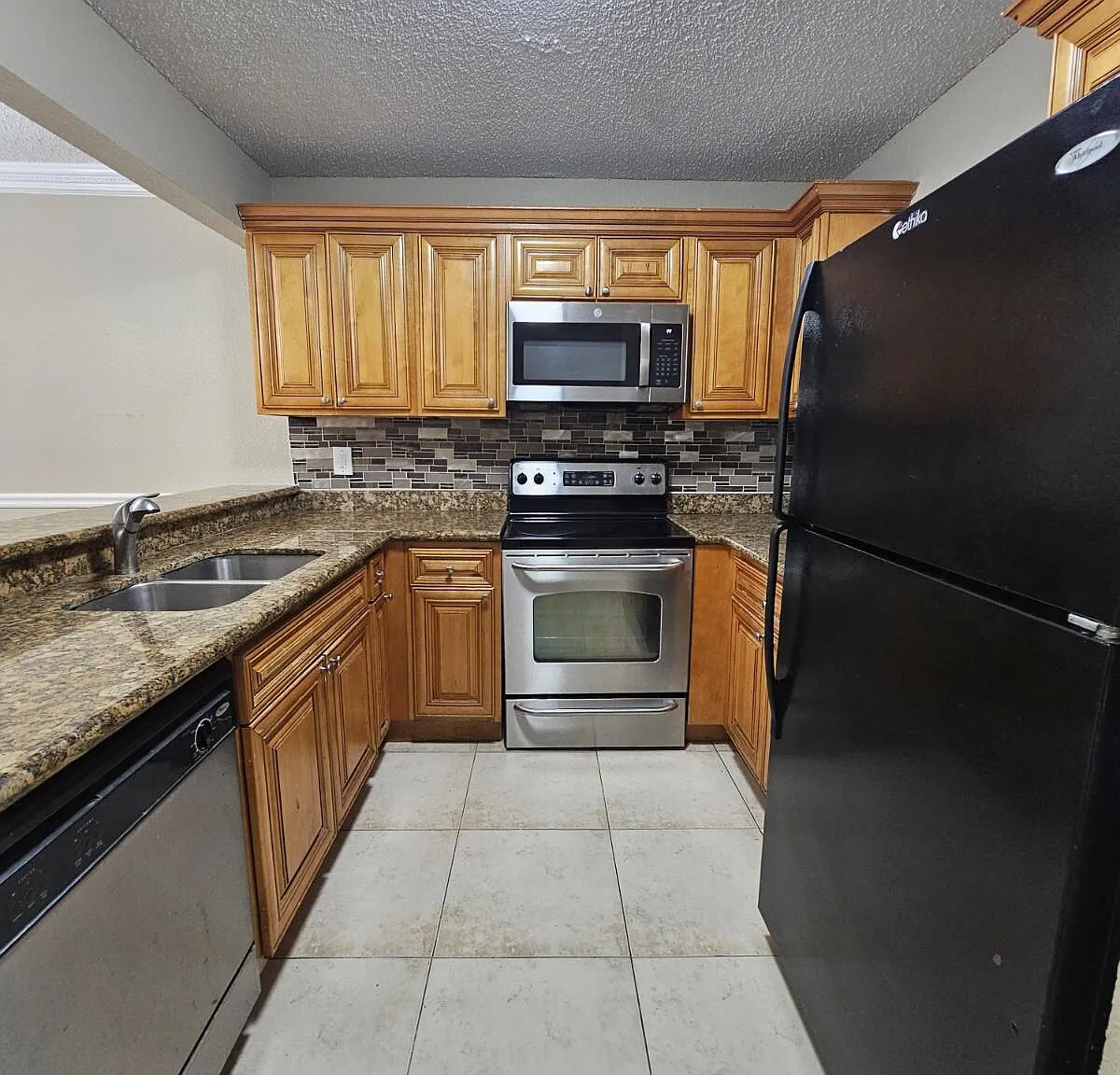 2 bed, 2.0 bath, 904 sqft, $1,950 — Photo 4