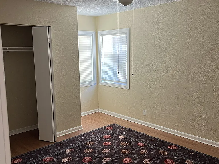 Acacia Ave — Photo 3