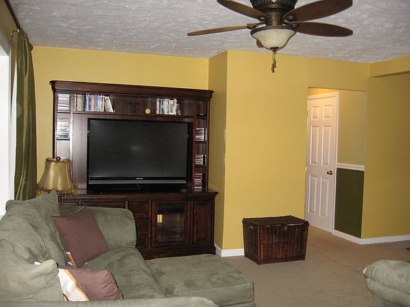 Neutral decor & fresh paint throughout add to the value of this charming home.