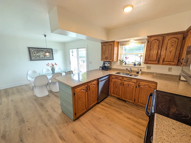 440 Cottonwood Ln — Photo 12