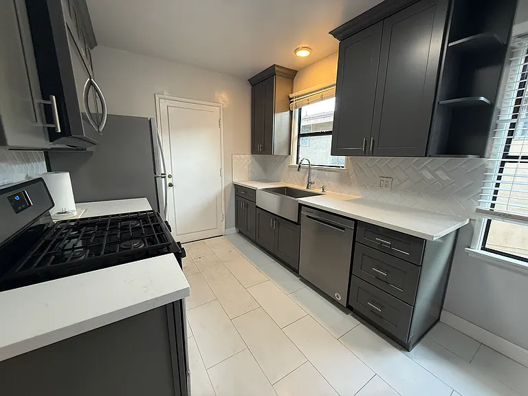 1222 McClellan Dr #6 — Photo 5