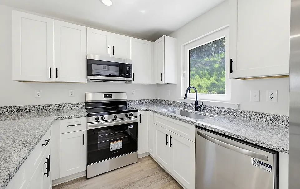 2 bed, 1.5 bath, 918 sqft, $1,595 — Photo 3