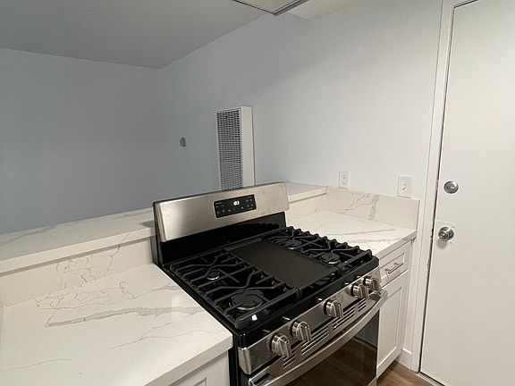 4th image of 156 S Laurel St APT 10