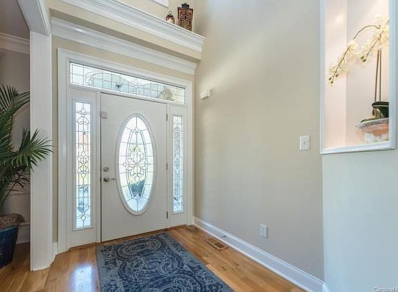 3rd image of 7261 Drury Ln