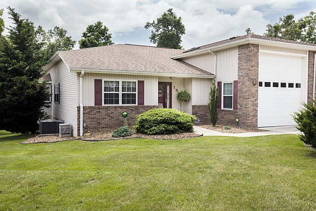 1st image of 19 Hawthorn Cir
