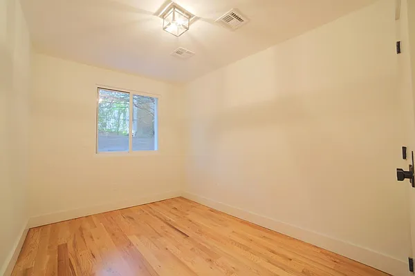 Rented by Evergreen Apartments BK | media 38