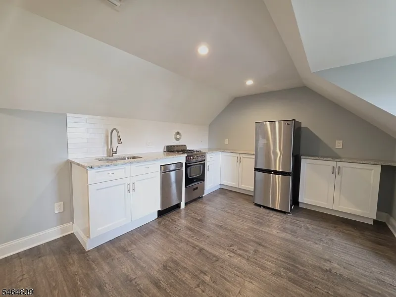 1 bed, 1.0 bath, $1,850 — Photo 2