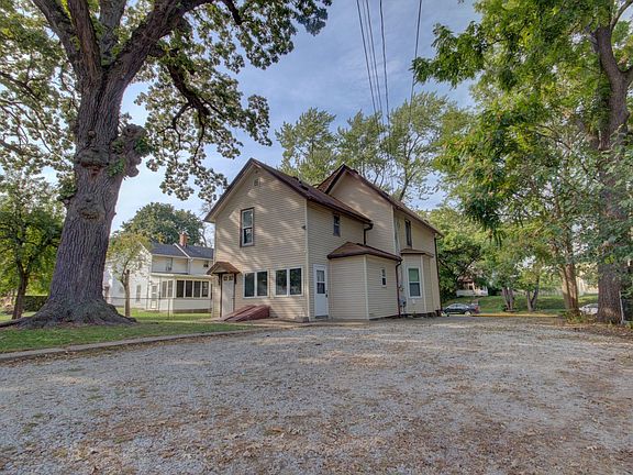 2nd image of 929 E 15th St #929