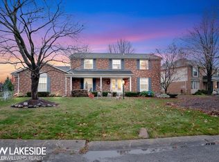 15562 N Royal Doulton Blvd, Clinton Township, MI