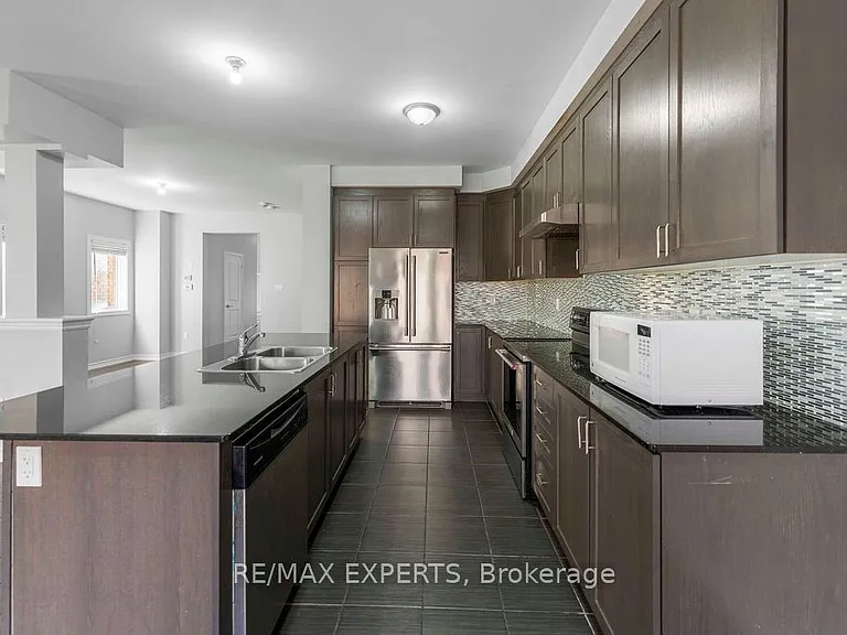 300 Remembrance Rd — Photo 10