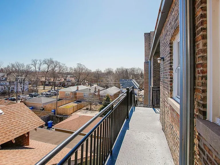 3911 W Addison St #3A — Photo 17
