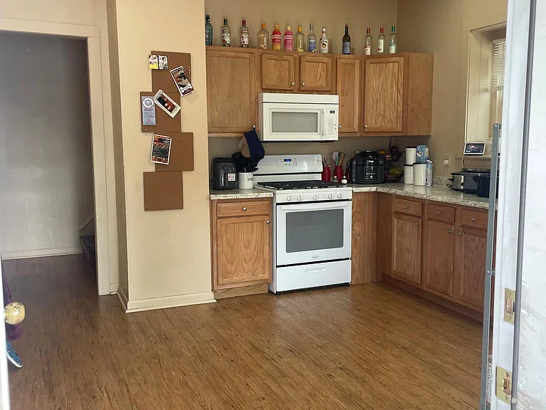 209 Park Ave — Photo 3