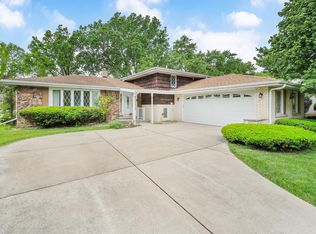 7724 Knottingham Ln, Downers Grove, IL 60516